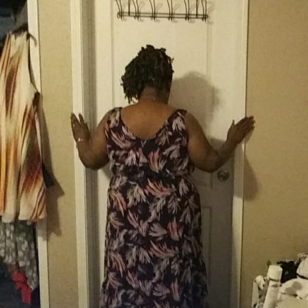 Dress - Picture 5 of 7